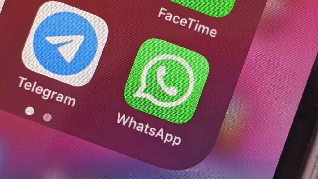WhatsApp will force its users to share their data on Facebook