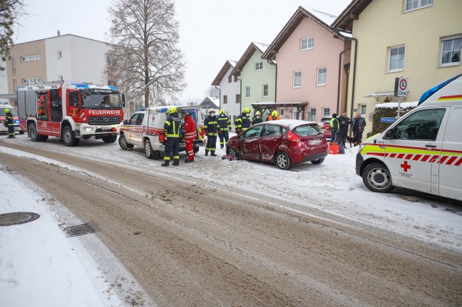 Collision between a car and a truck on a snowy road in Wallen an der Tratnach