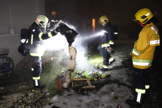 A balcony fire in a multi-party apartment building in Wells-Newstadt ensures night use