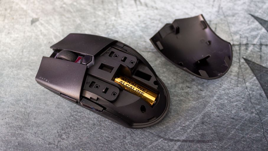 Corsair Qatar Pro Wireless Review: Battery Powered Wireless Gaming Mouse for Small Budgets