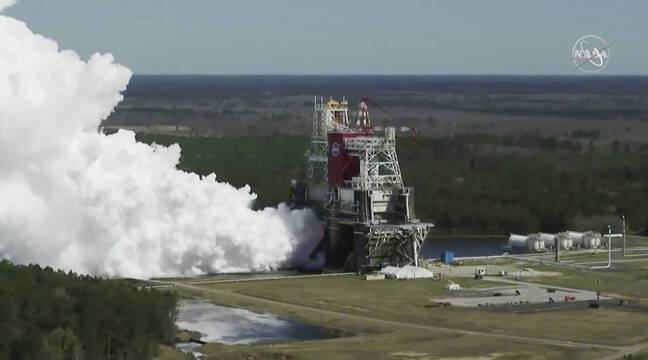 Successful test of NASA's giant SLS rocket engines for the moon
