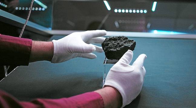 Discovery of the oldest meteorite like the solar system