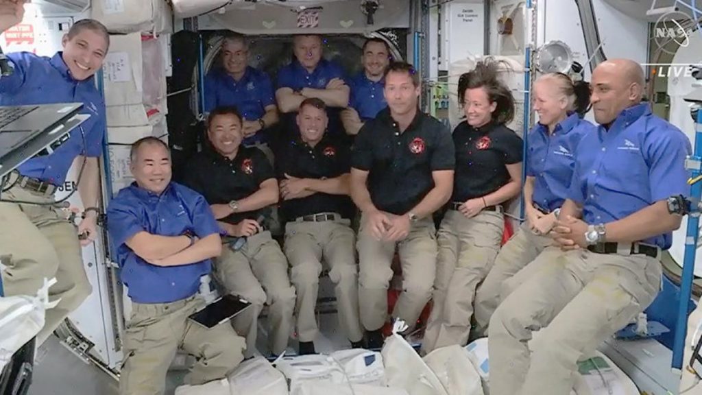 ISS: Astronauts in the SpaceX capsule "Crew Dragon" ISS