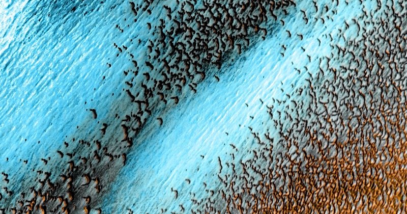 Blue dunes on Mars?  NASA releases an incredible photo of this event