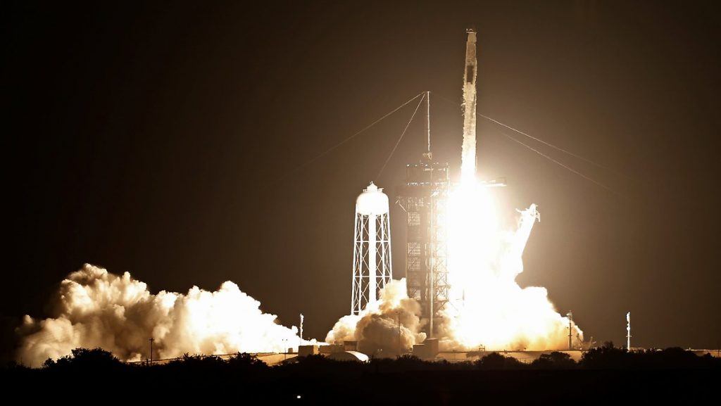 First "recycle" operation: SpaceX launches four astronauts into ISS