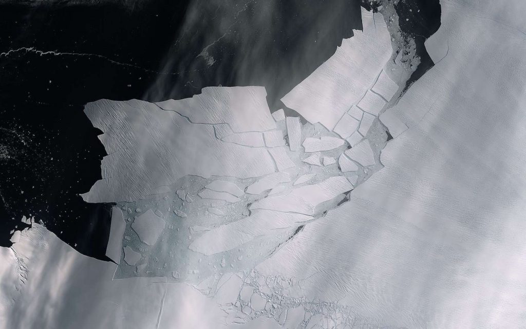 Des chercheurs de l'université de Northumbria (Royaume-Uni) montrent que la Pine Island Glacier, dans l'ouest de l'Antarctique, pourrait connaître un point de basculement entraînant un retrait irréversible et une élévation importante du niveau de la mer. © ESA