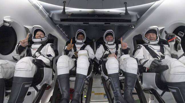 "Hard Breath", "Unique Experience" ... Crew Dragon's Astronauts Return to Earth