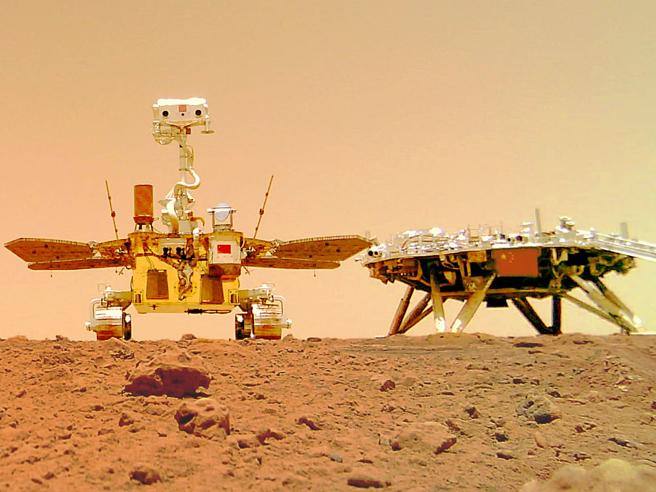Chinese rover takes a selfie with the landing site - Corriere.it