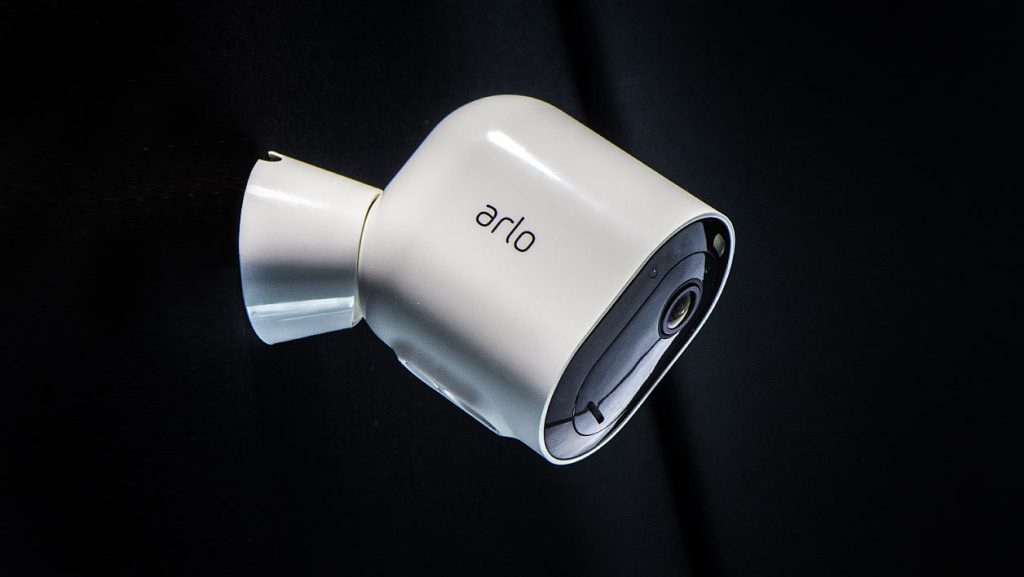 Review of the Arlo Pro 4, a sensible and easy-to-install security camera to monitor your home (or your blackouts)