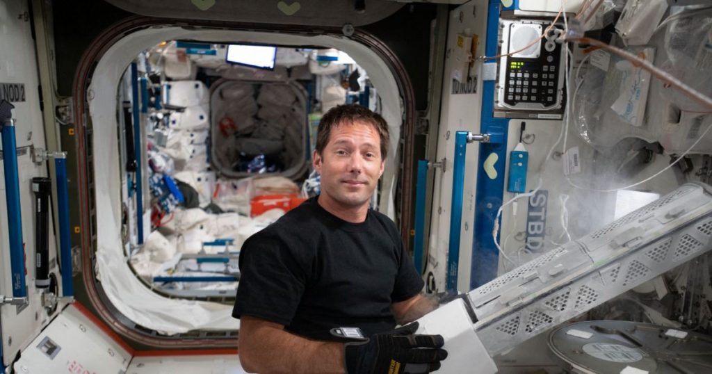 Thomas Pesket wants to break the unity on the ISS board: he calls on Internet users for help