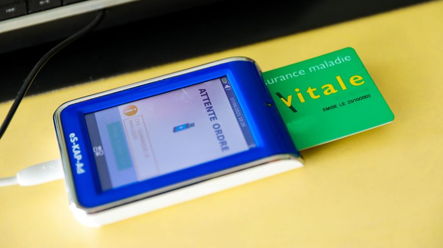 Pour utiliser la carte vitale dématérialisée en Sarthe, il faudra télécharger l'application ApCV sur son smartphone.
