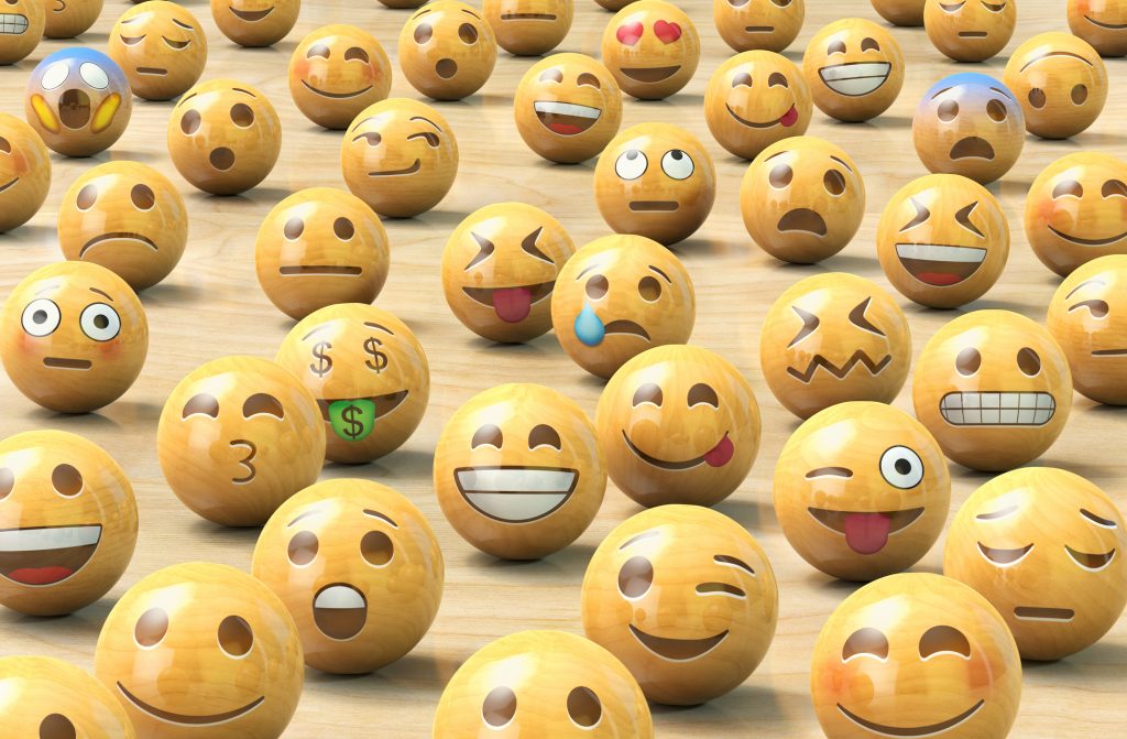 Integrates 217 new emojis into WhatsApp Messenger