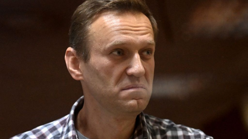 Enemy Alexei Navalny accuses Apple and Google of being "allies" of Putin