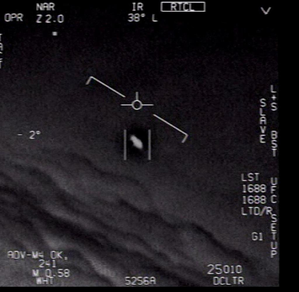 A still image of the video released by the U.S. Department of Defense shows an unidentified flying object spotted by U.S. Navy pilots.  (Possible image quality. Record date unknown).  According to the most anticipated report, the US government has not yet provided any explanation for about 140 celestial events in the last two decades.  +++ dpa-Bildfunk +++