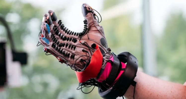 Revealed gloves to experience metawares live - Nerd4.life