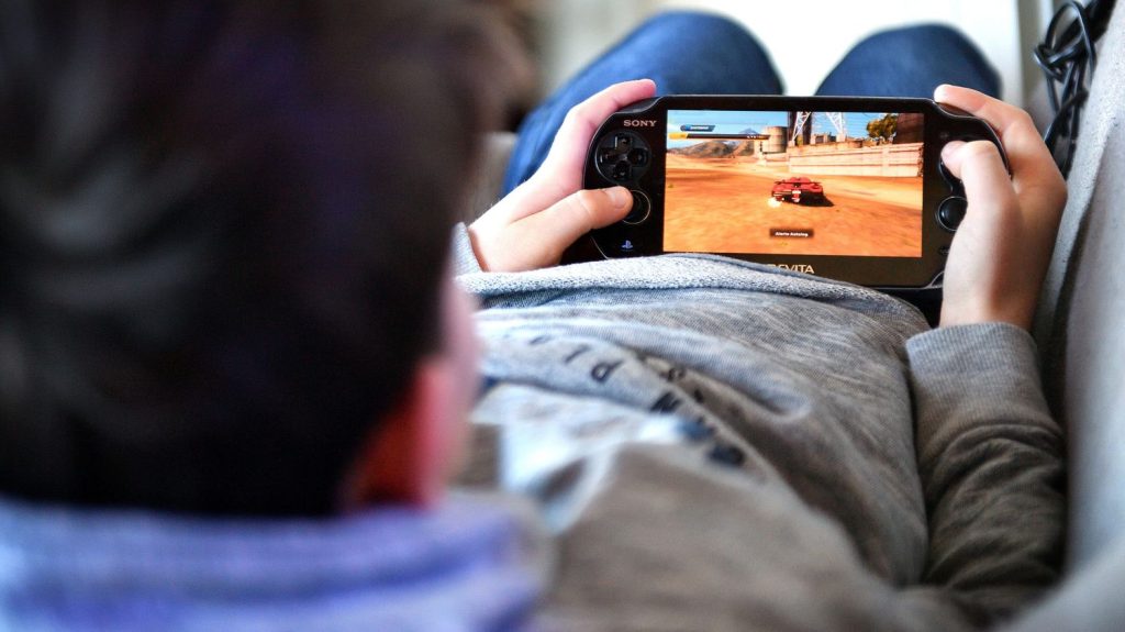 Info FranceInfo.  According to a study, six out of ten French people play video games at least once a week