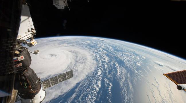 NASA and SpaceX delay sending four astronauts to ISS due to bad weather