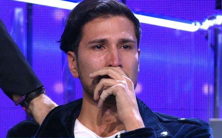 Onestini Gianmargo cries as he falls and cries live on Spanish television