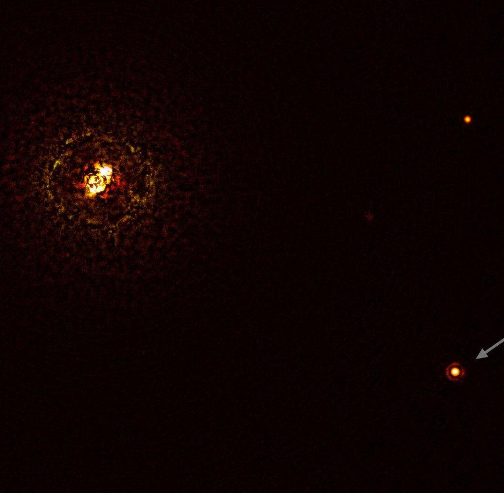 The image shows b Centauri and its giant planet b Centauri b, which were recorded by chronograph on ESO's largest telescope with the SPHERE instrument.