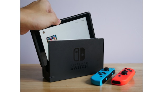 If you want to use the remote control for your Nintendo Switch TV, it must be in the docking station