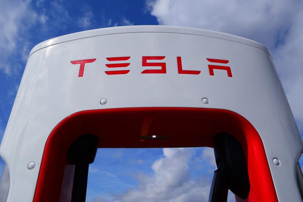 Tesla: Elon Musk downloads shares and shares fall $ 1,000