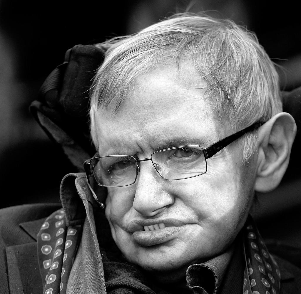 "The world is changing at an ever-increasing pace": Stephen Hawking there "Short answers to big questions"