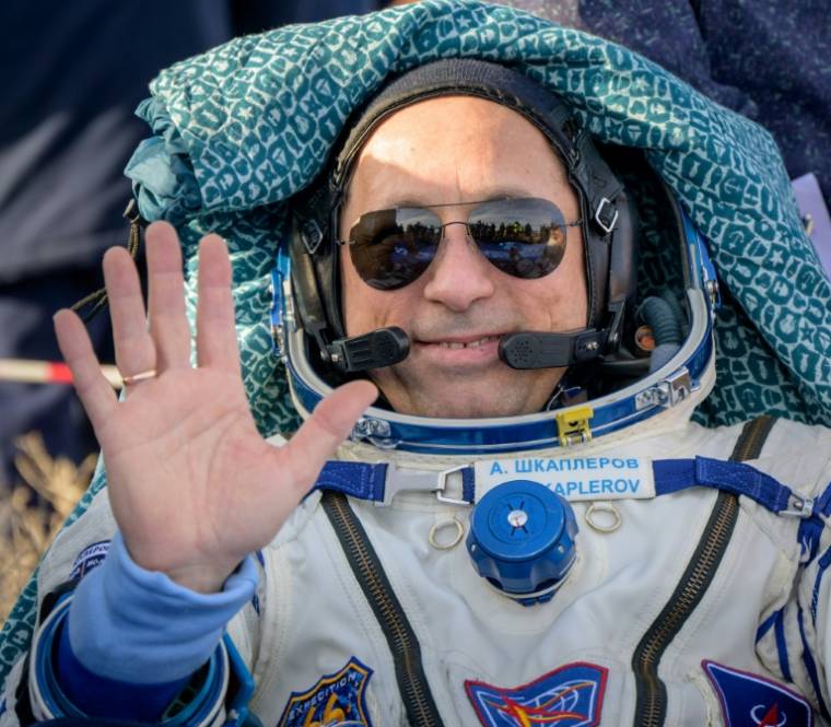 Russian astronaut Anton Zakflerov (NASA / Bill Ingols) lands the Soyuz MS-19 capsule near Jeskoskan, Kazakhstan on March 30, 2022.