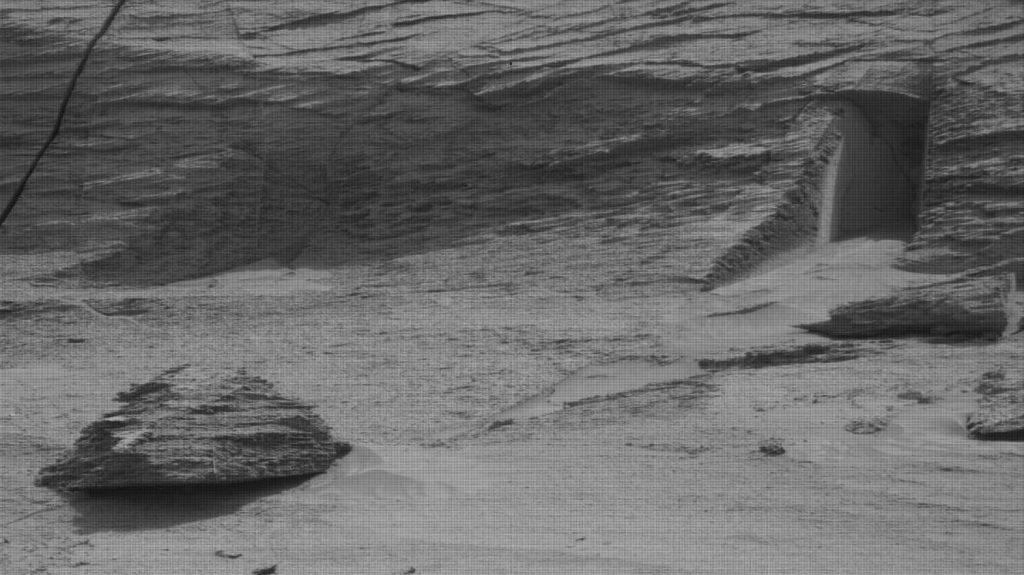 An enigmatic "gate" on Mars was captured by the Curiosity rover