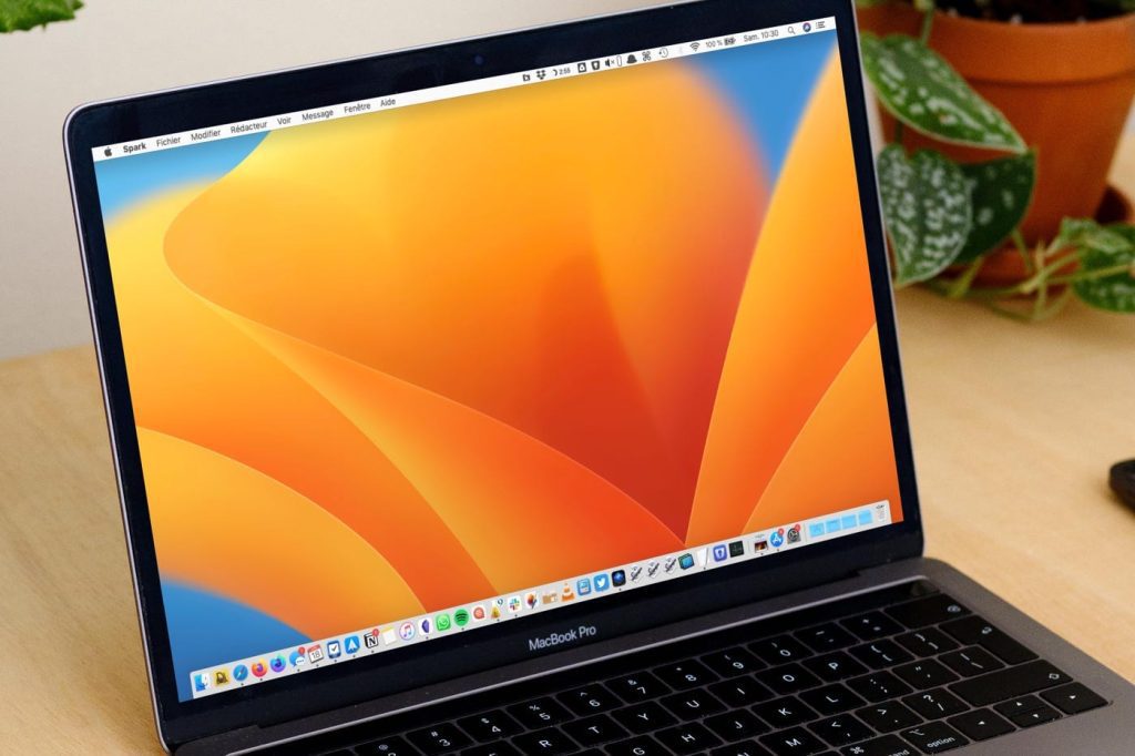 Fond d'écran macOS Ventura sur MacBook