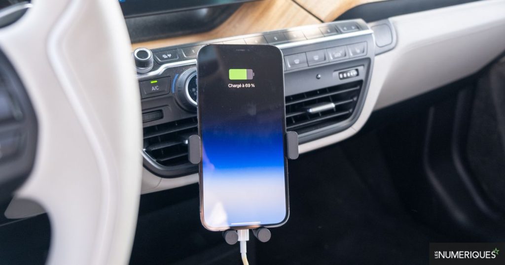 Ukraine Wireless Car Charger Test: Smartphone Holder with Wireless Charging