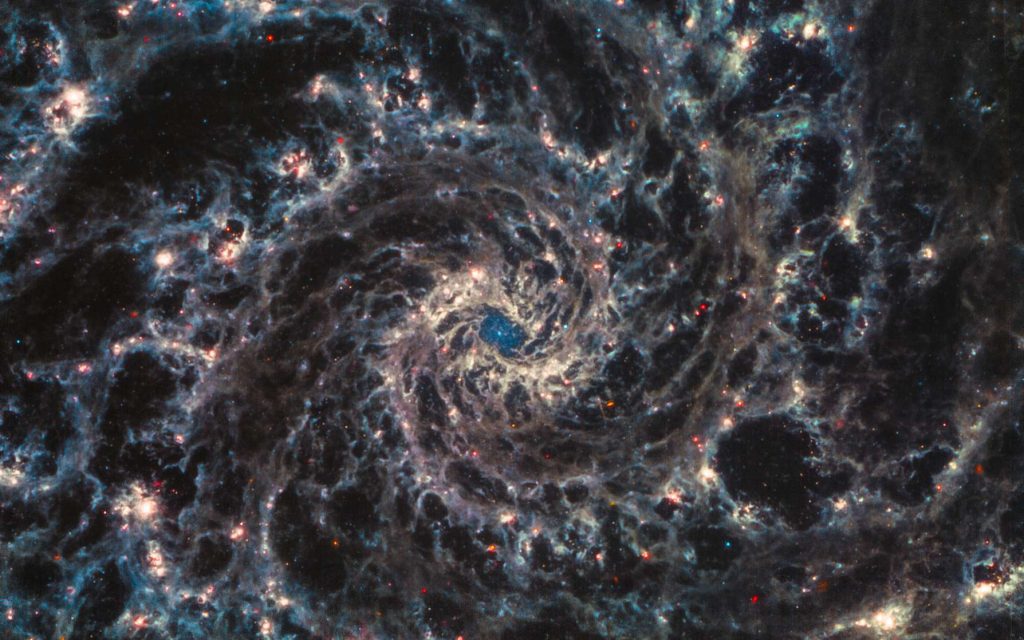 La galaxie spirale M74 vue par le télescope spatial James-Webb. Image traitée par Judy Schmidt. © Nasa, STsCI, Judy Schmidt